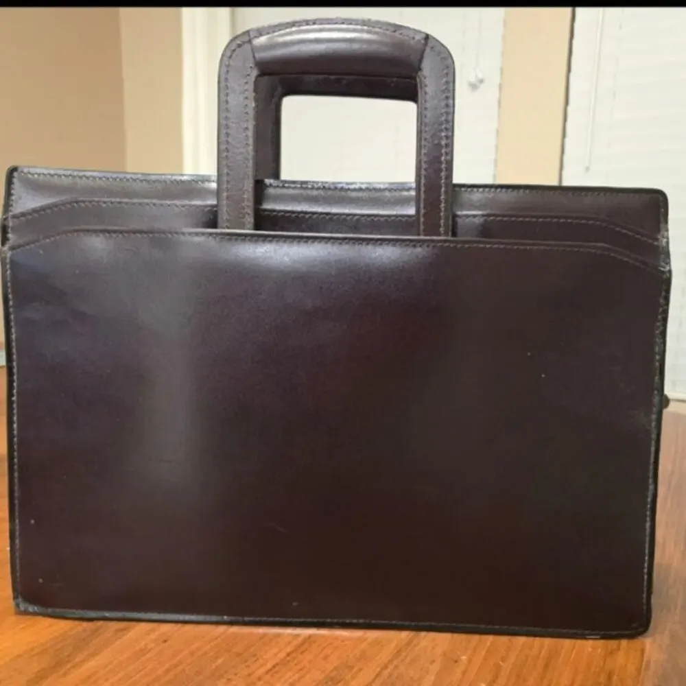 Vintage Heritage Leather Document Portfolio with Retractable Handels. Burgandy